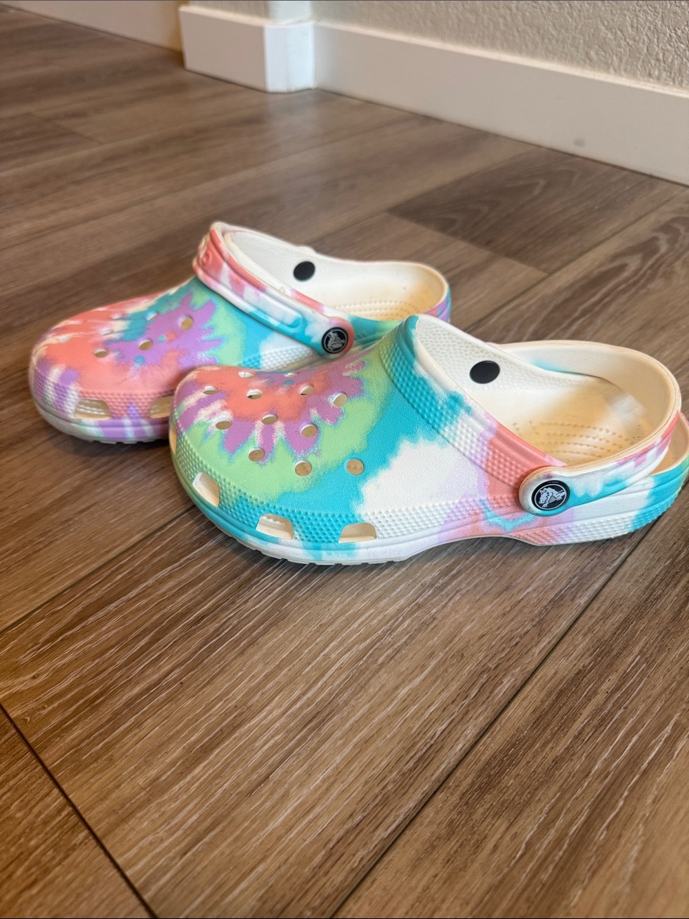 CROCS Unisex Tie-Dye Clog in Pink, Turquoise, Lime & White